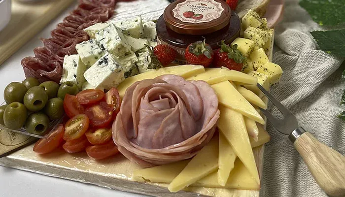 Mesa de frios da Octábua montada para evento